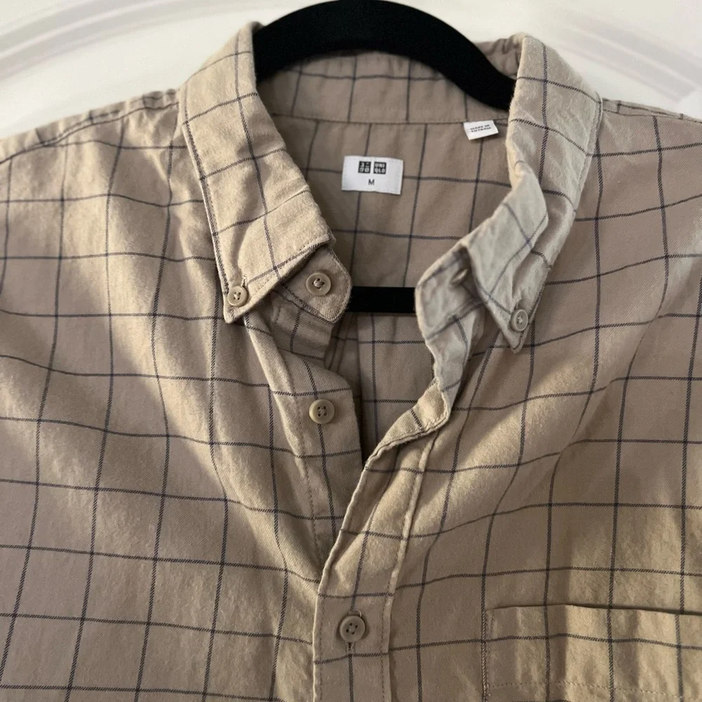 Uniqlo button down - Picture 3 of 4
